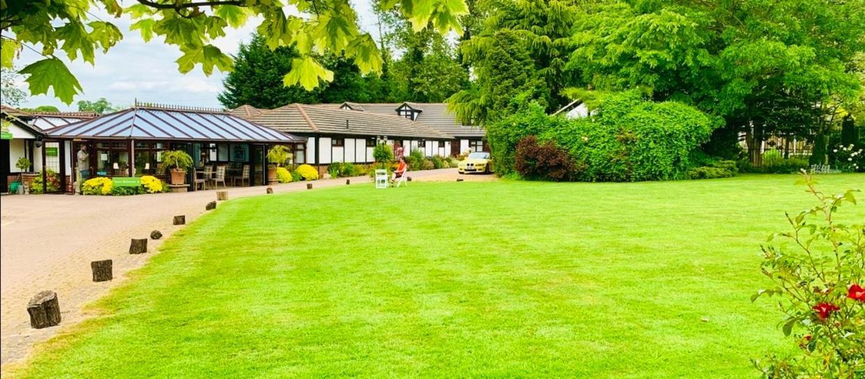The Stanwick Hotel Exterior foto