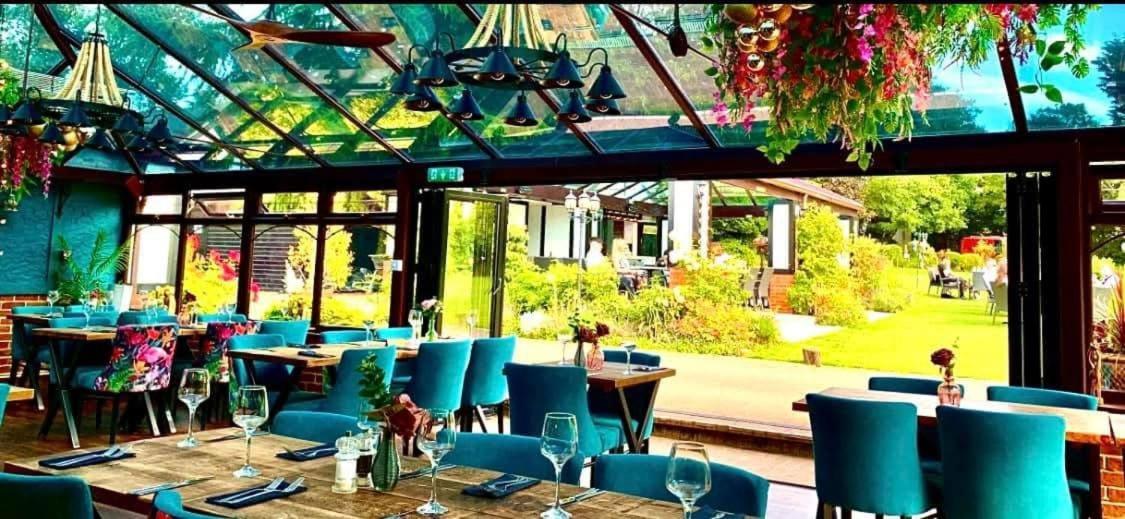 The Stanwick Hotel Exterior foto